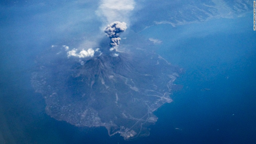 Japan&#39;s Mount Sakurajima erupts in September 2014. It was the second volcano in two days to erupt in Japan.