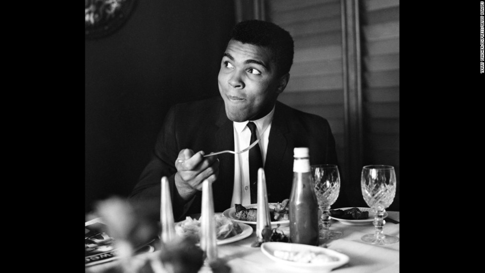 Ali eats at a restaurant in 1965.