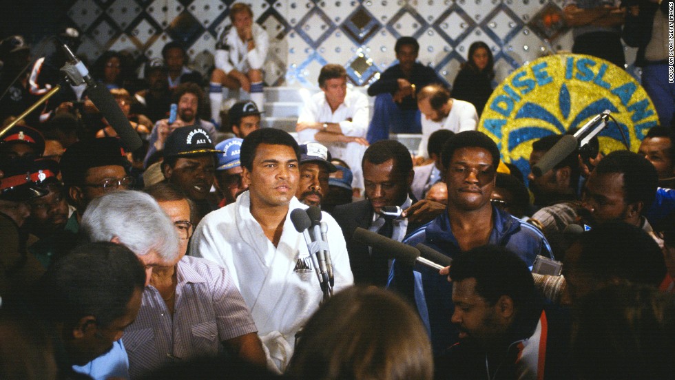 Ali and Trevor Berbick weigh in for their fight in the Bahamas in December 1981. Berbick won by unanimous decision. It was Ali&#39;s last professional fight.