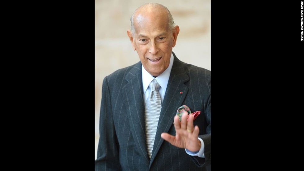 Fashion designer &lt;a href=&quot;http://www.cnn.com/2014/10/20/living/oscar-de-la-renta-death/index.html&quot; target=&quot;_blank&quot;&gt;Oscar de la Renta&lt;/a&gt; died on October 20, close friends of the family and industry colleagues told CNN. He was 82.