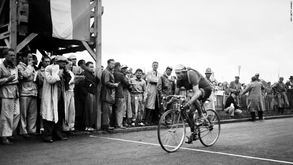 Gino Bartali: Cyclist who helped save Italy's Jews from Nazis honored ...