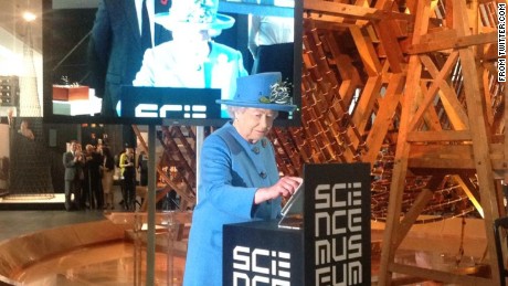Queen Elizabeth II joins Twitter