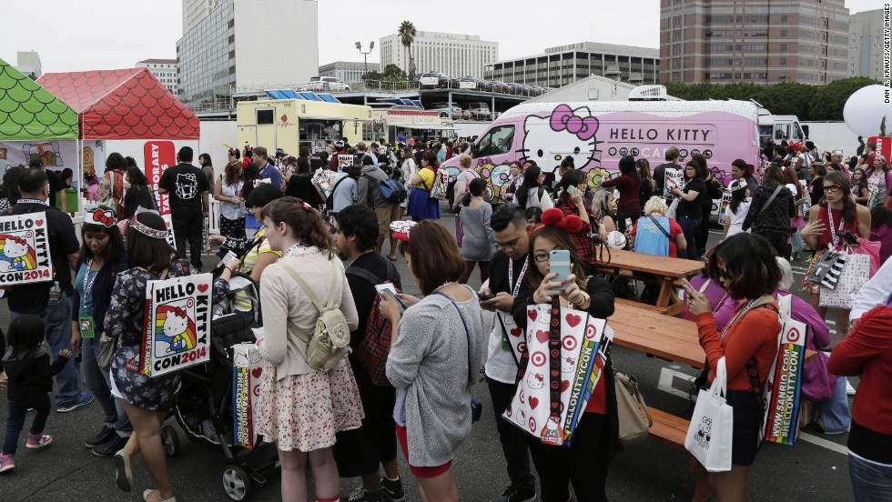 Hello Kitty turns 40, draws 25,000 fans to convention CNN