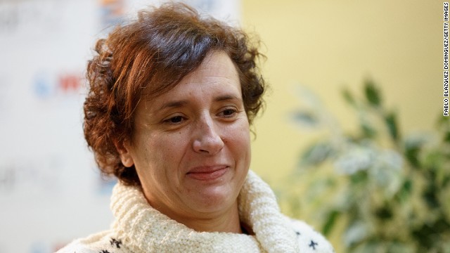 Spanish nurse leaves hospital Ebola free
