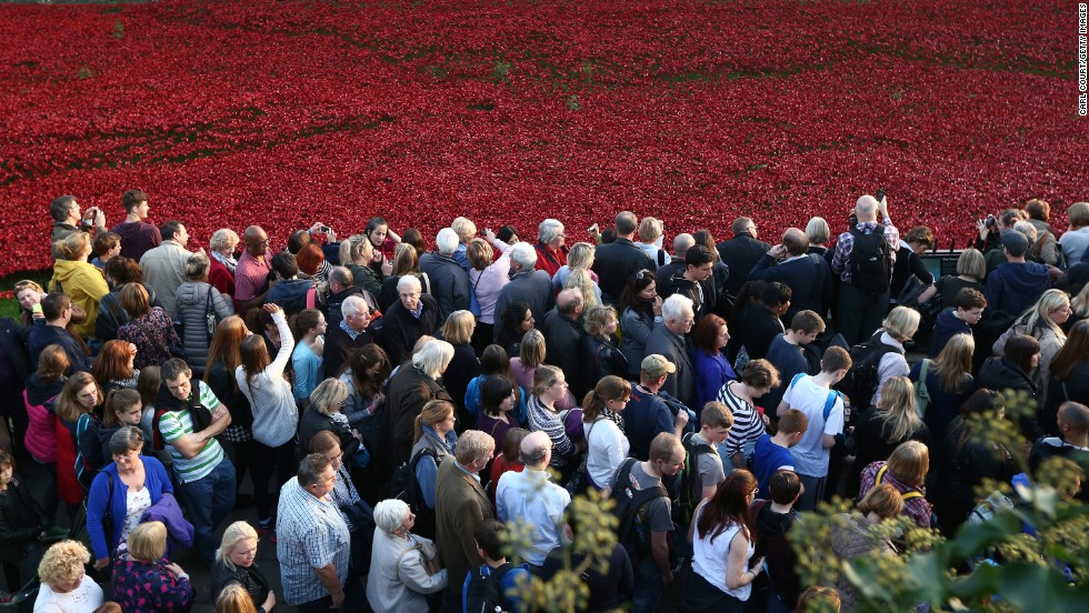 Visitor numbers on the final weekend of the exhibition are expected to be huge, and the Mayor of London has called for the poppies to be kept in place for longer.