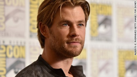 Chris Hemsworth blev betragtet som værende i tæt konkurrence med quot;den anden Chris,quot; a.k.a. Chris Pratt, da Hemsworth snuppede titlen i 2014. 