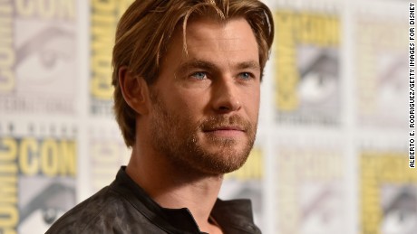 Chris Hemsworth fue visto como en estrecha competencia con el quot;otro Chris,quot; a.k.a. Chris Pratt, cuando Hemsworth enganchó el título en 2014. 