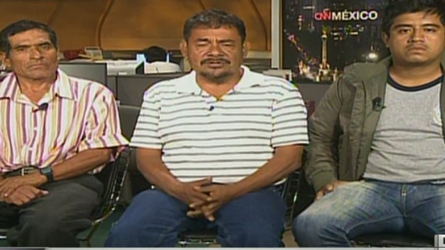 cnnee mexico fathers students _00020917.jpg