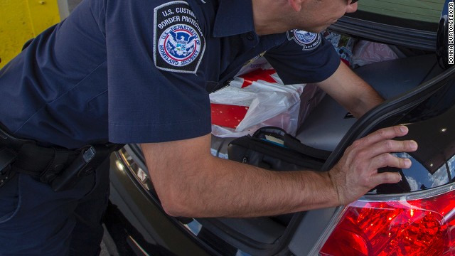 Border Agent Accused Of Helping Smugglers Cnn