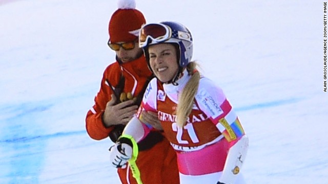 Ski star Lindsey Vonn crashes