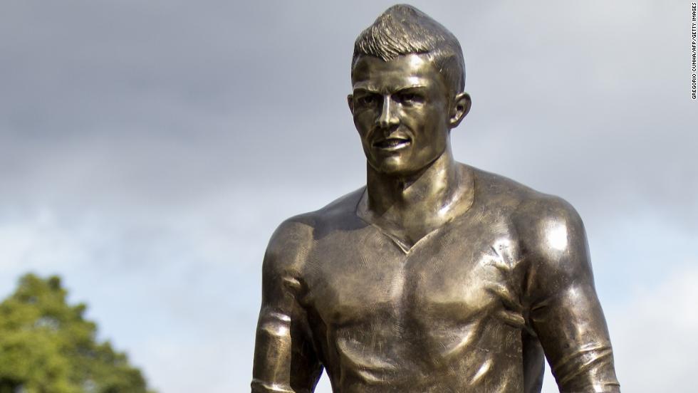 Cristiano Ronaldo Immortalized In Bronze Statue Cnn