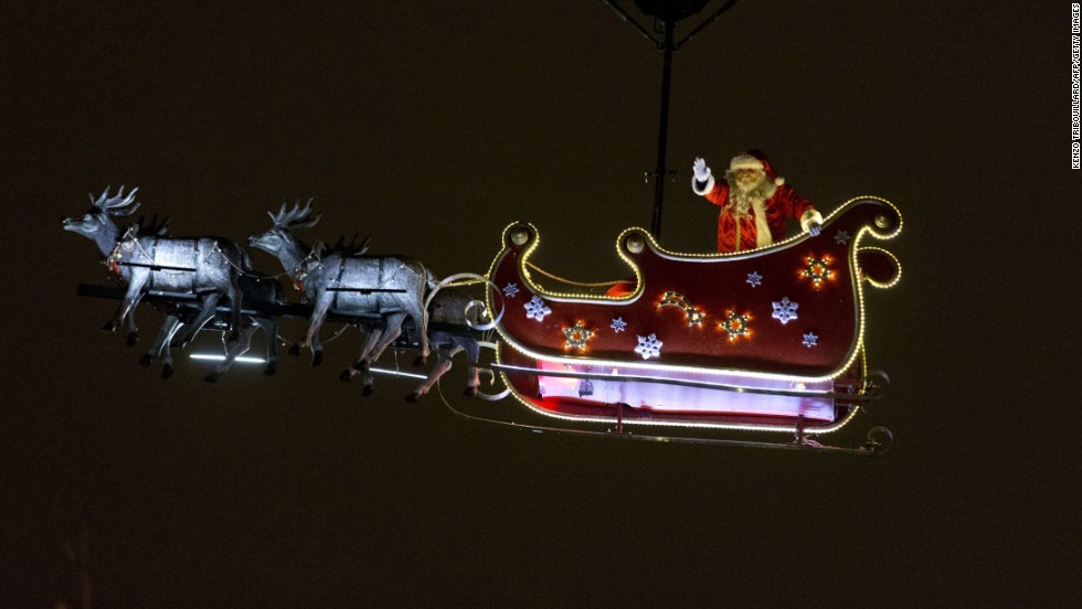 Santa spotted across NFL games on Christmas Eve