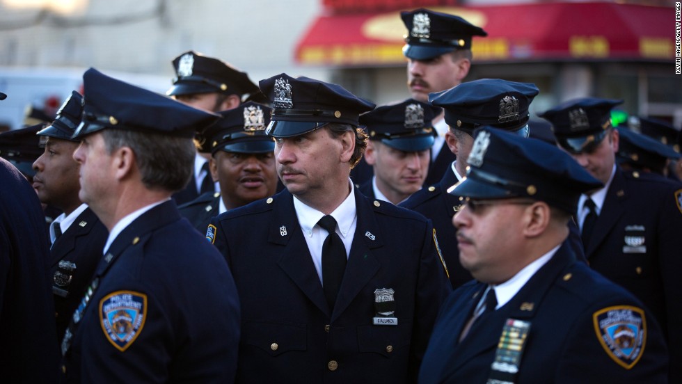 Mets wear NYPD baseball caps in honor of slain cop