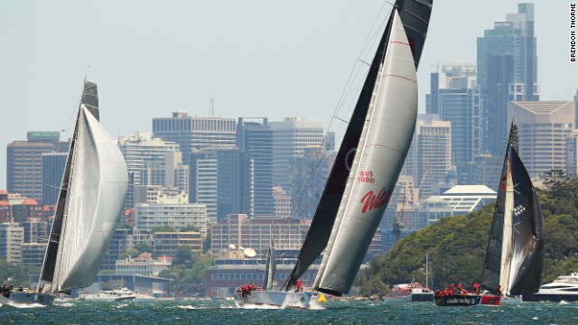Supermodel&#39;s supermaxi can&#39;t catch Wild Oats in Sydney-Hobart boat race