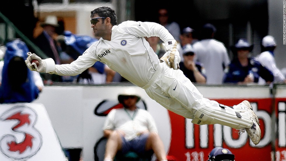 141230151334-dhoni-diving-catch-horizontal-large-gallery.jpg