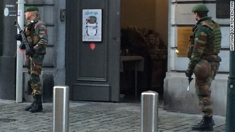 Soldiers stand guard at Brussels&#39; Jewish museum in the wake of Thursday&#39;s terror raid in eastern Belgium,