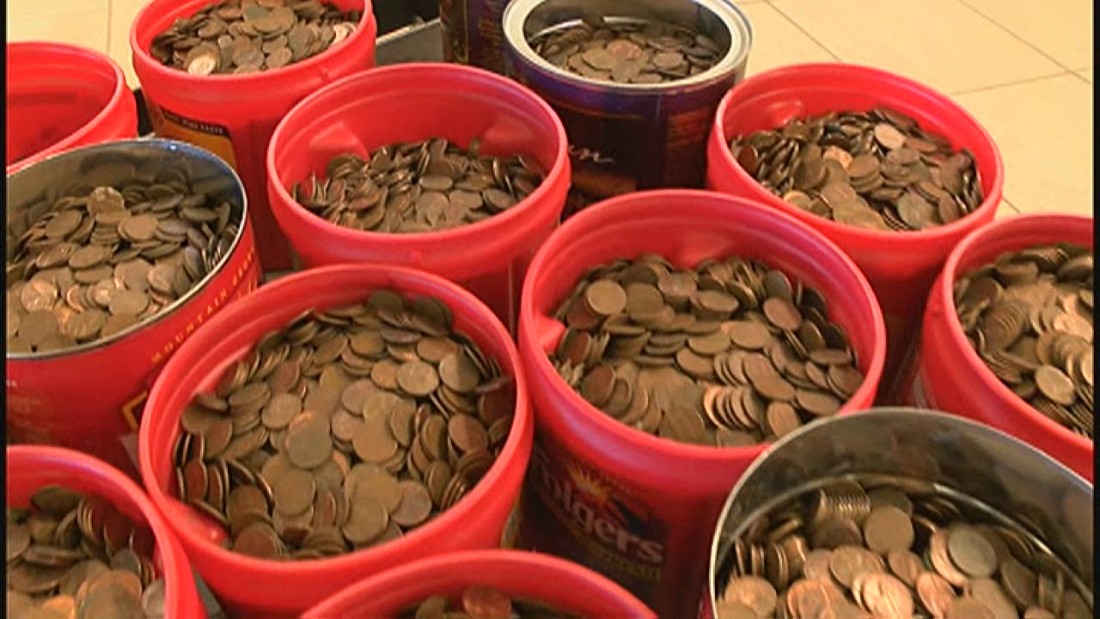 Man Deposits 500 Lbs Of Pennies Worth Over 800 Cnn Video