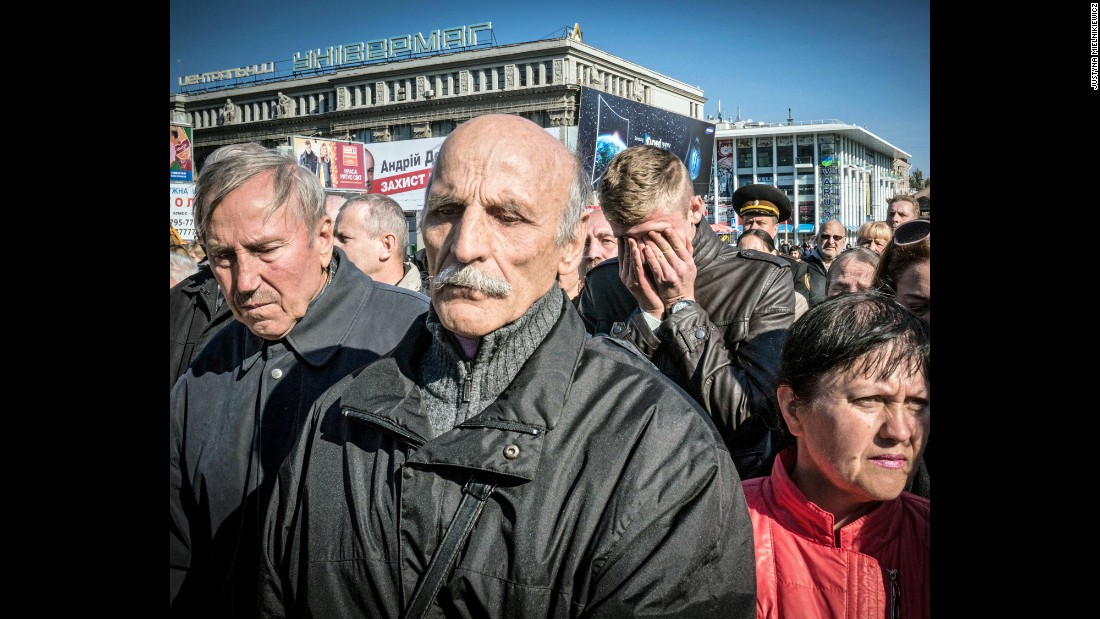 Dniepropetrovsk residents pay respect to the fallen unnamed soldiers held in the city center.&lt;br /&gt;