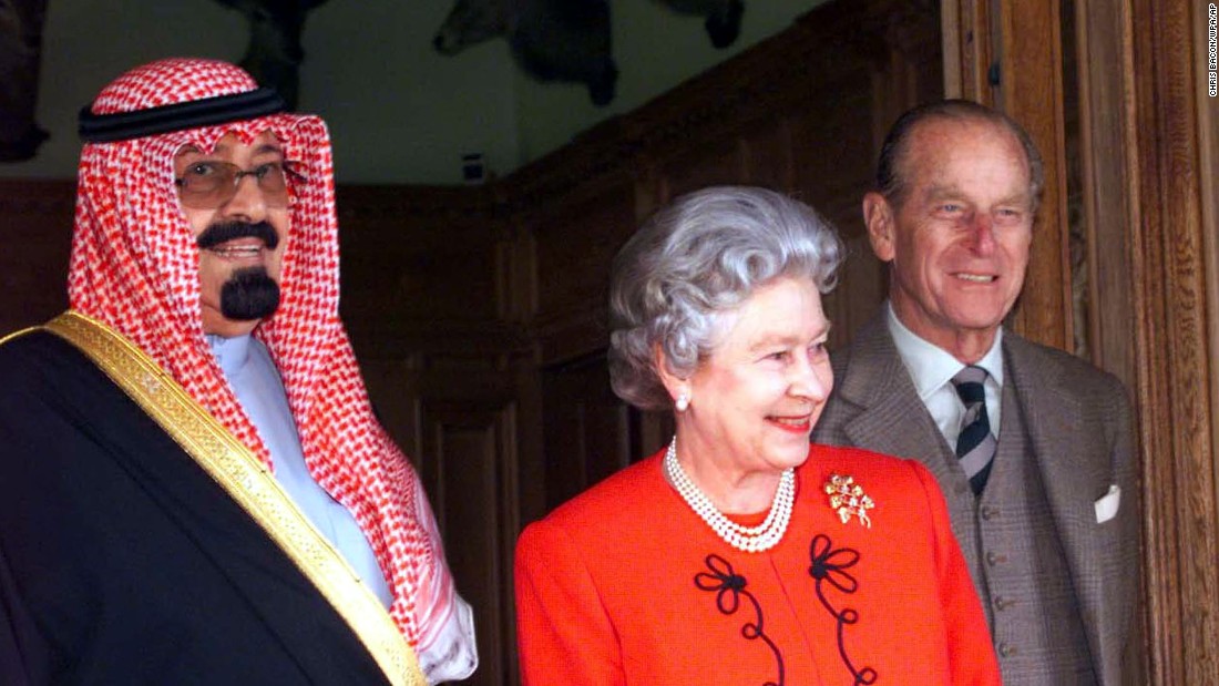 Britain&#39;s Queen Elizabeth and Prince Philip meet with Prince Abdullah for lunch at her Scottish residence, Balmoral Castle, in September 1998.