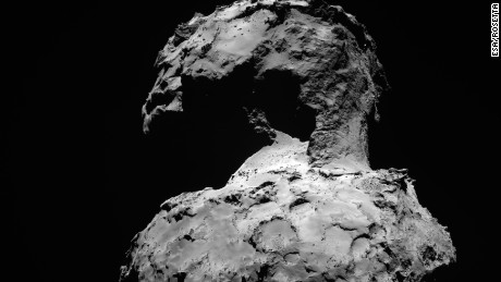 Rosetta ha scattato questa vista grandangolare della Cometa 67P/Churyumov-Gerasimenko nel settembre 2014. Rosetta era a circa 107 milioni di miglia (172 milioni di chilometri) dalla Terra e circa 92 milioni di miglia (148 milioni di chilometri) dal sole quando la foto è stata rilasciata.