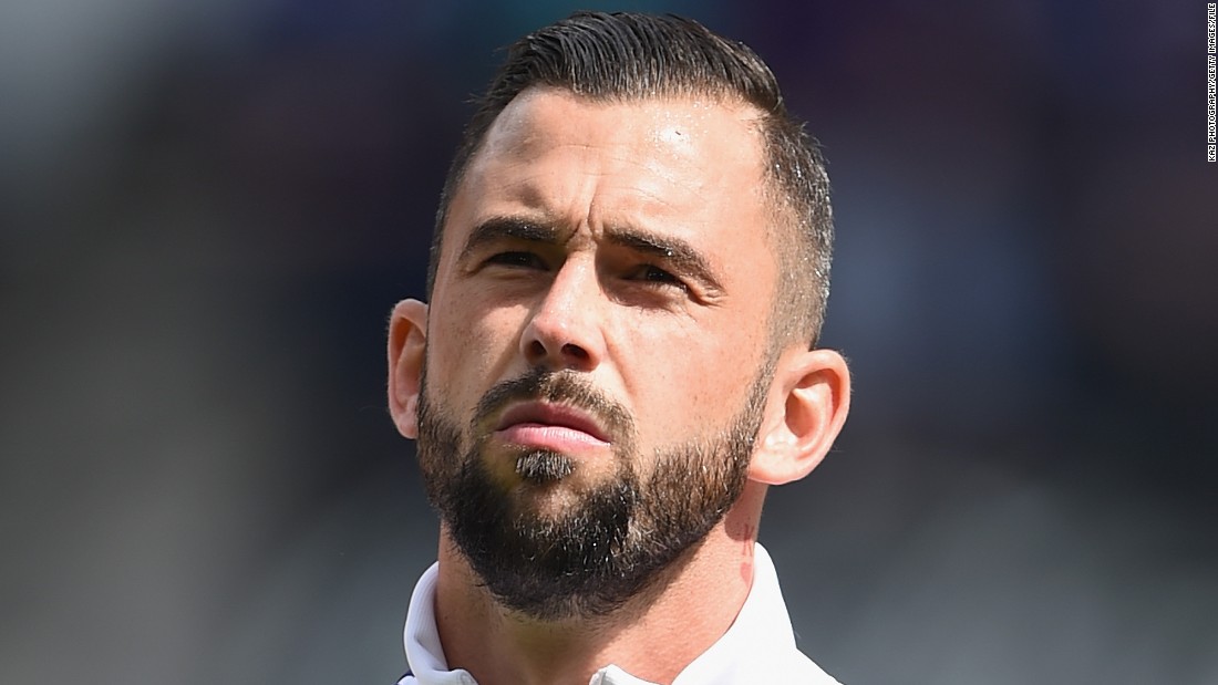 Fans greet Steven Defour with 'Red or Dead' banner - CNN