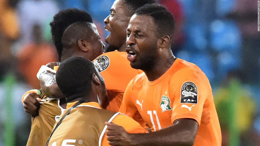 Ivory Coast&#39;s players celebrated reaching the AFCON 2015 quarterfinals -- and avoiding the drawing of lots -- with victory over Cameroon.