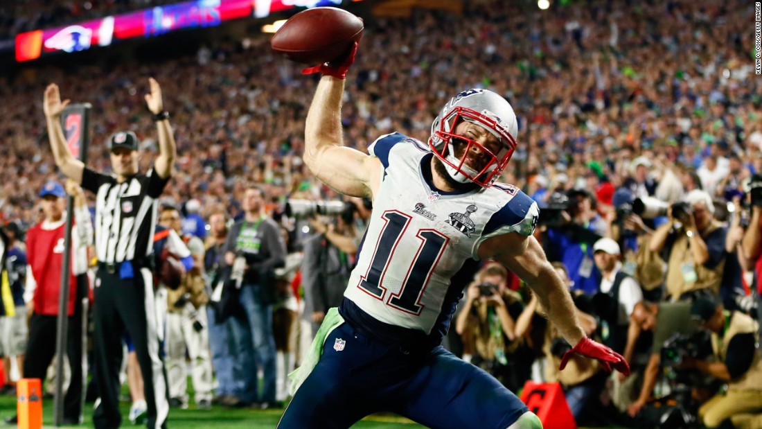 New England wide receiver Julian Edelman spikes the ball after his fourth-quarter touchdown catch gave the Patriots a lead they wouldn&#39;t relinquish.