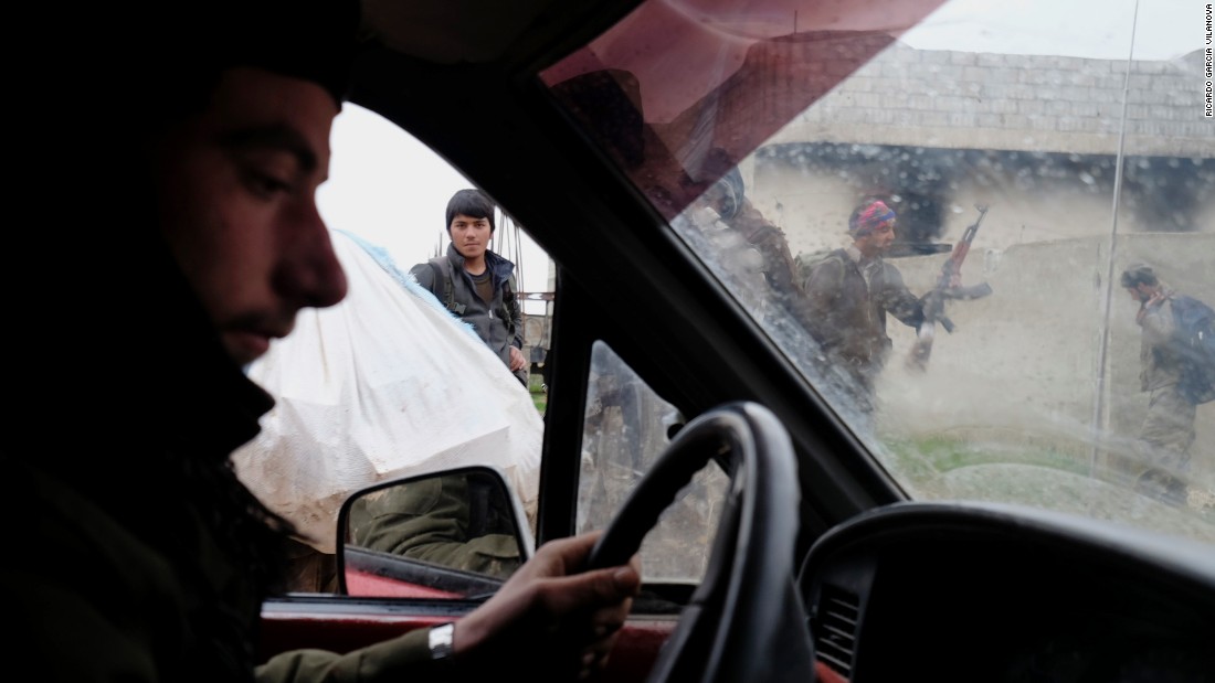 Members of the YPG make their way to the front line of the battle with ISIS on January 31.