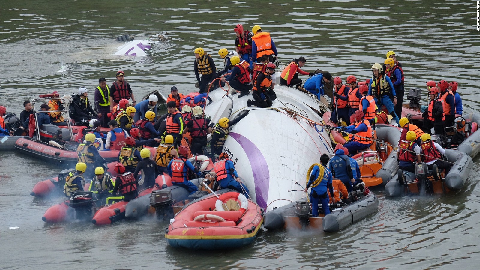 Video: TransAsia Plane Crashes In Taiwan River  15 Killed, 30 Missing