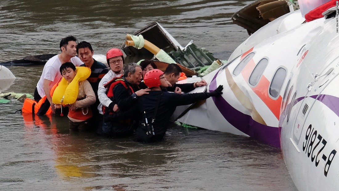 Vintage plane crash in Swiss Alps kills all 20 people on board – Trending Stuff