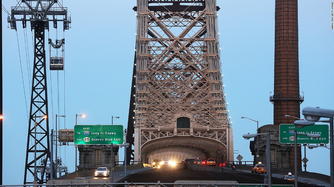 This urban gondola connects Roosevelt Island with the Upper East Side of Manhattan. More than 26 million people have taken the three-minute journey since the tram opened in 1976.