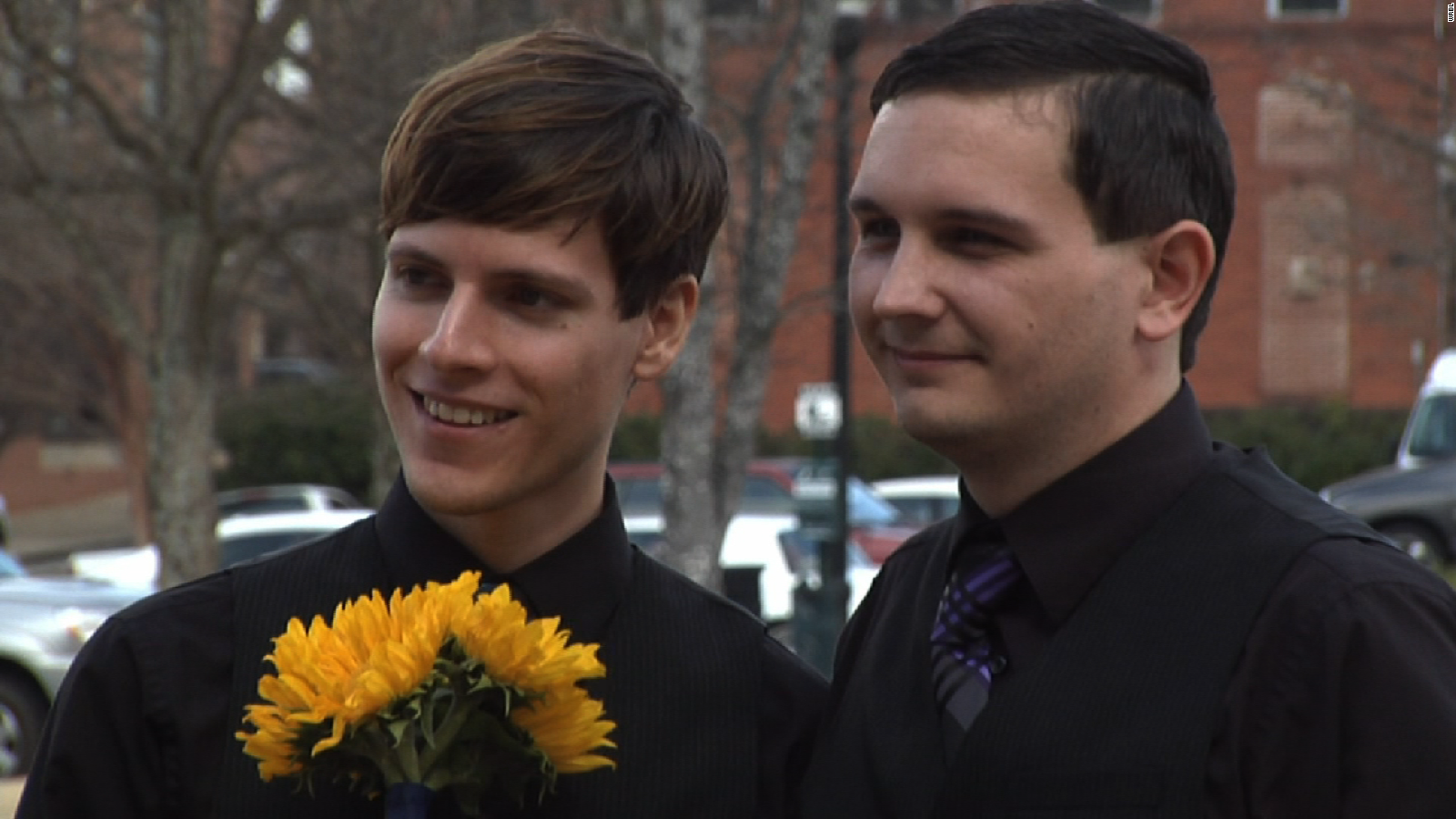 Same Sex Couple Marries In Front Of Courthouse Cnn Video 1459