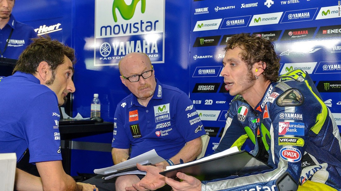 Iannone&#39;s compatriot, Valentino Rossi (right) was a place further behind in fifth. 