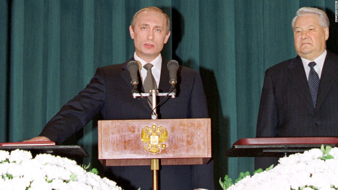 Putin takes the presidential oath next to Yeltsin in May 2000.