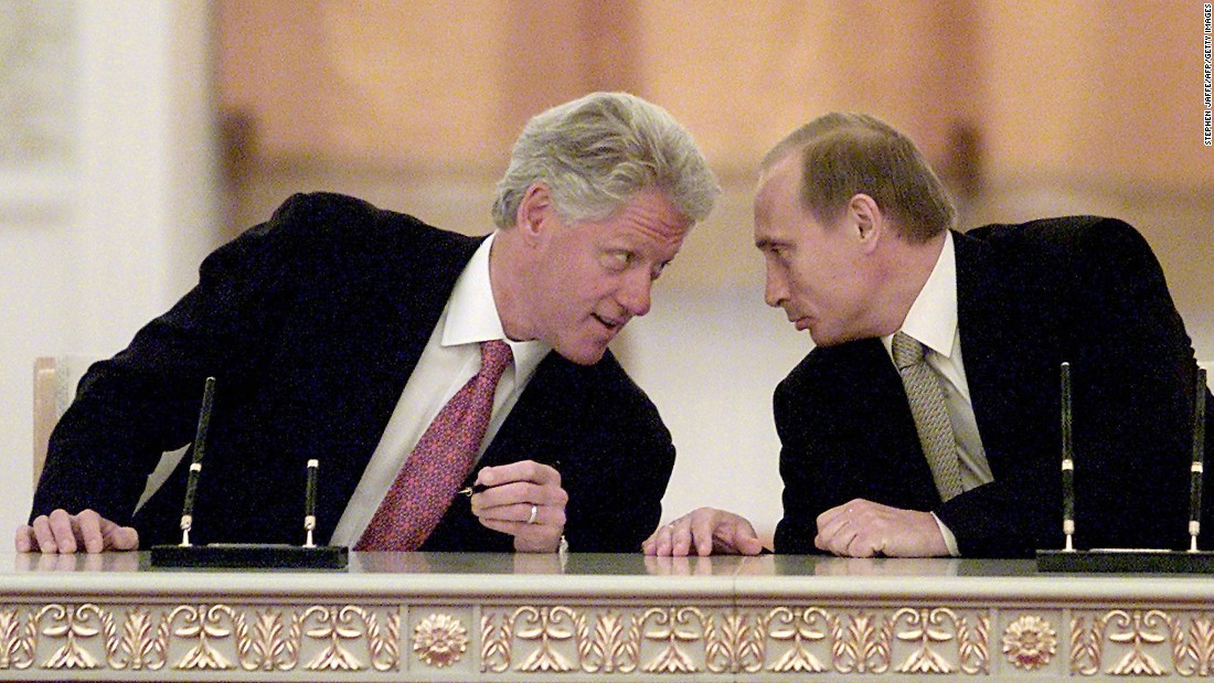 Putin and US President Bill Clinton talk in Moscow in June 2000.