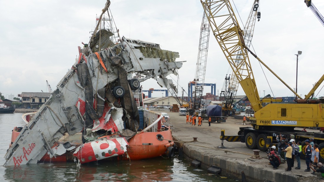 Pilot response led to AirAsia crash into Java Sea - CNN