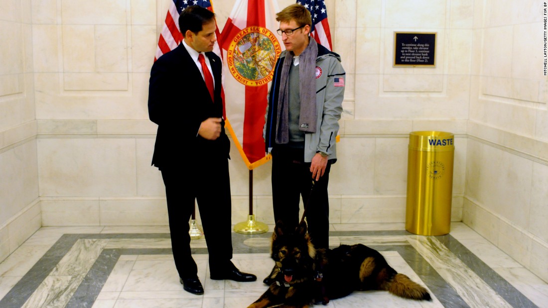 Paralympian Brad Snyder poses with Rubio during a Team USA Congressional visit in November 2013.