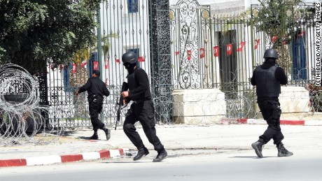 Tunisian security forces secure the area after gunmen attacked Tunis&#39; famed Bardo Museum on March 18, 2015. 