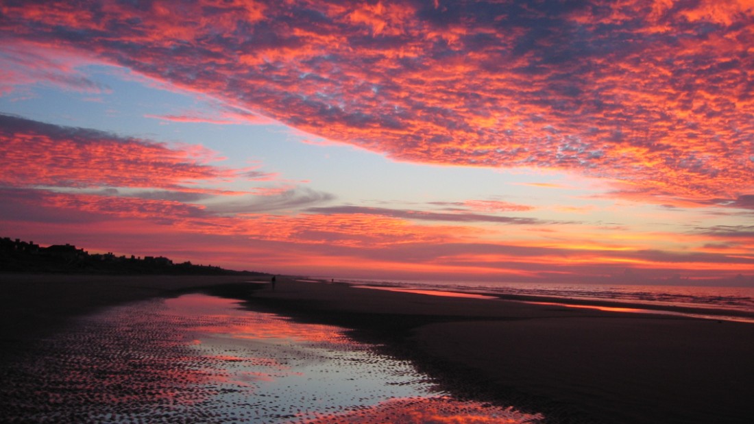 &lt;a href=&quot;http://ireport.cnn.com/docs/DOC-1220413&quot;&gt;Betsey Porter&lt;/a&gt;, who lives in Bloomington, Minnesota, was visiting her parents at their vacation home on Kiawah Island when she captured this fiery sunrise. &quot;I could not believe such a place existed when I went the first time 10 years ago.  If you are a golfer or a foodie or a beach or nature lover, you can&#39;t find a better spot than this,&quot; she wrote. 