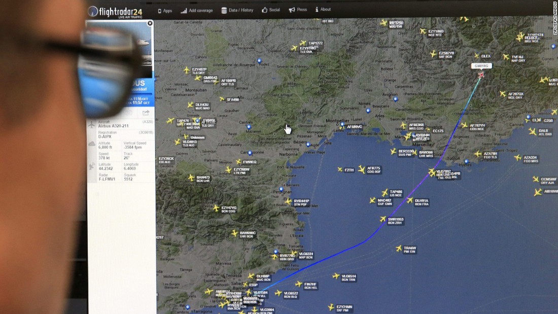 A man in Madrid looks at a monitor with a map, released from the Flightradar24 website, showing the point where the plane&#39;s radar signal went missing.