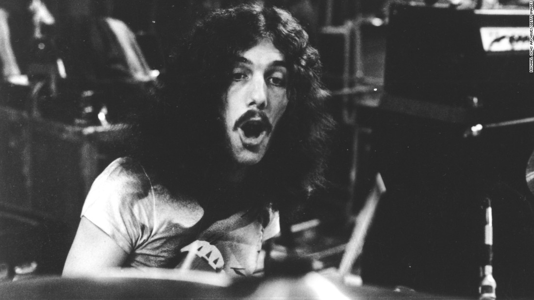 &lt;a href=&quot;http://www.cnn.com/2015/04/04/entertainment/feat-lynyrd-skynyrd-drummer-dies/index.html&quot; target=&quot;_blank&quot;&gt;Robert Lewis Burns Jr.&lt;/a&gt;, Lynyrd Skynyrd&#39;s original drummer, died in a car crash on April 3, according to the Georgia State Patrol. He was 64.