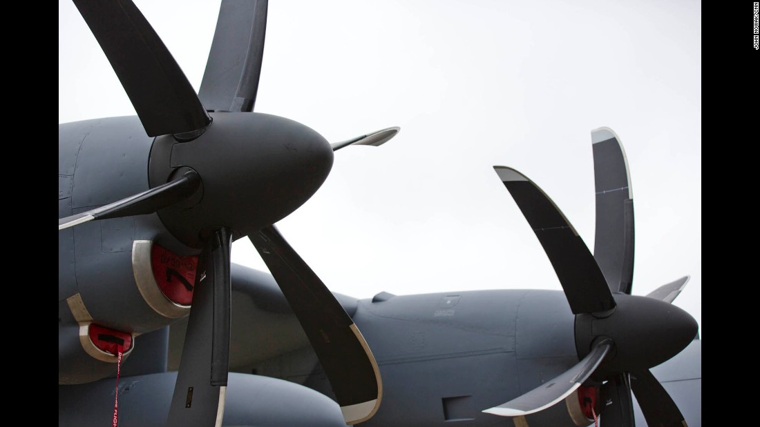 One of the few changes made to the iconic C-130 aircraft since its introduction 60 years ago is the modification of its propellers, which have been upgraded to six blades from the original four. The new blades are made with lightweight composite materials, allowing the plane to fly more efficiently. 