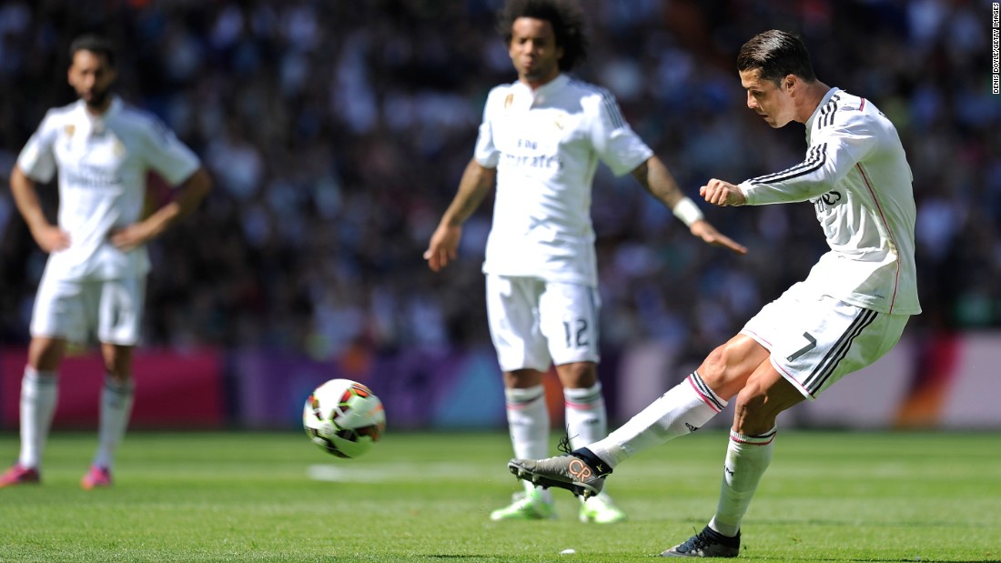 Ronaldo blasts Real Madrid&#39;s opening goal from a free-kick in the preceding 3-0 win at home to Eibar -- his 38th in La Liga this season at the time.