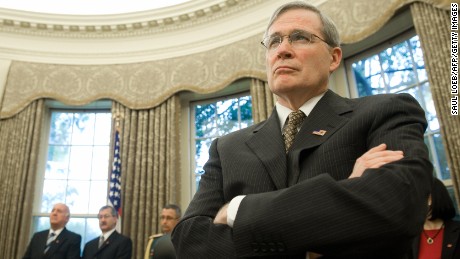 US National Security Adviser Stephen Hadley listens as US President George W. Bush meets with Paraguay&#39;s President Fernando Lugo in the Oval Office of the White House in Washington on October 27, 2008. 