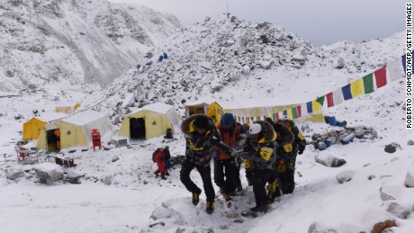 Japanese climber first on Everest after avalanche - CNN