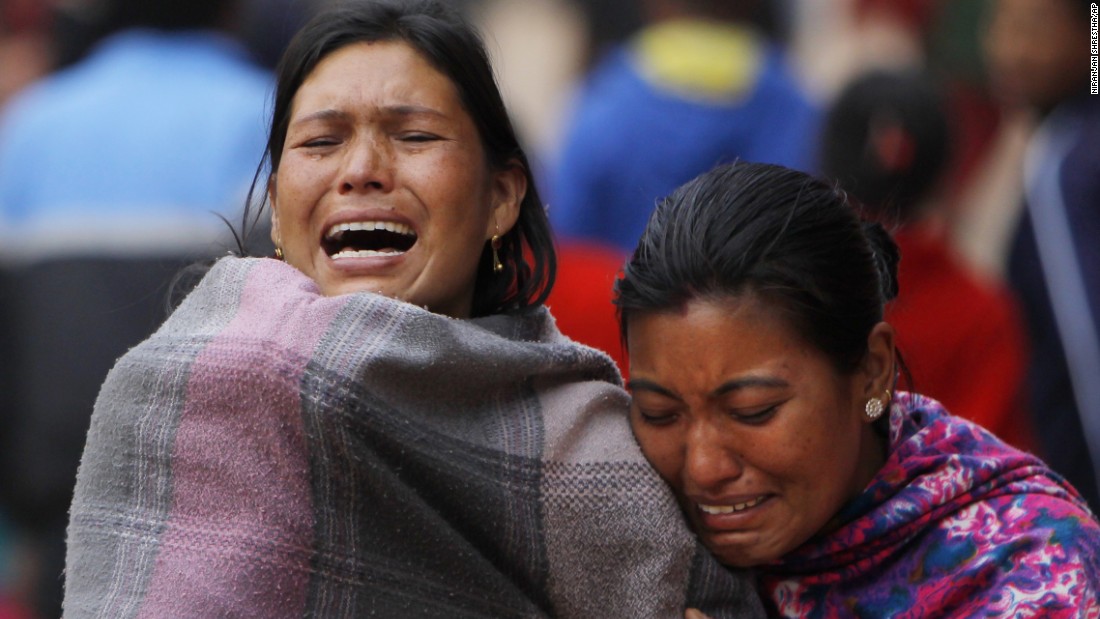 Family members break down on April 26 during the cremation of a loved one killed in Bhaktapur. 