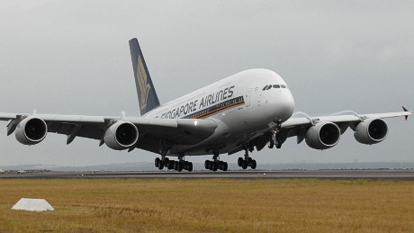 The Singapore Airlines A380 Airbus inaugural passenger flight from Singapore arrives at Sydney&#39;s Kingsford Smith airport on October 25, 2007 in Sydney, Australia. The double-deck, four-engine airliner is the largest passenger airliner in the world boasting 50 percent more floor space than the next largest airliner, and seating for 525 people in three classes or up to 853 people in an economy only configuration. It made its maiden flight on April 27, 2005 from Toulouse, France but today&#39;s flight sees the superjumbo enter commercial service, before returning to Singapore tomorrow. (Photo by Singapore Airlines via Getty Images)