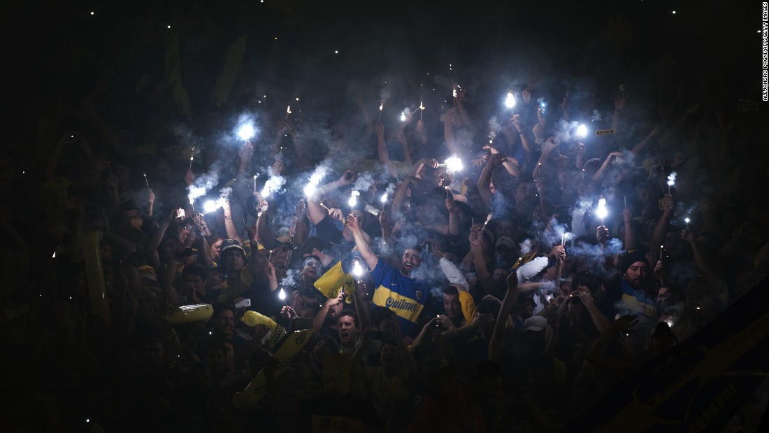 The Copa Libertadores round of 16 match between Boca Juniors and River Plate was suspended Thursday after Boca fans sprayed River players with an unknown irritant substance before the start of the second half.