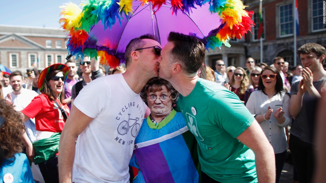 Ireland Passes Same Sex Marriage Referendum Cnn 