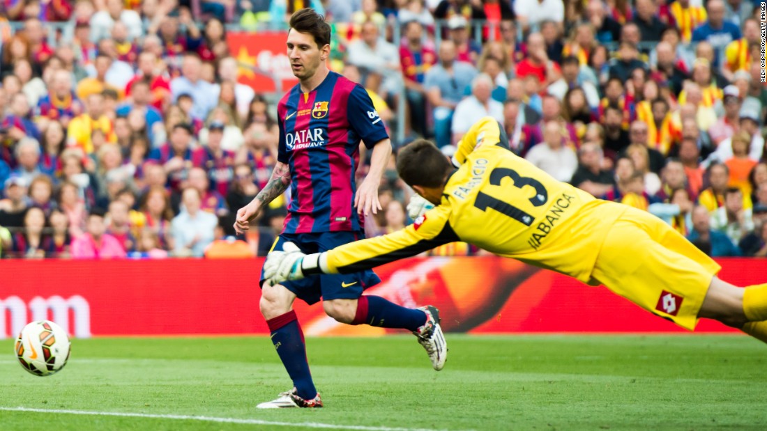 Messi scores his second goal in Barcelona&#39;s 2-2 draw with Deportivo La Coruna, taking his season tally to 56.